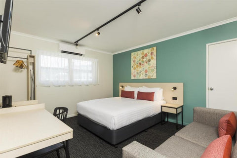 Nightcap at Balaclava Hotel