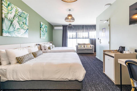 Nightcap at Commercial Hotel