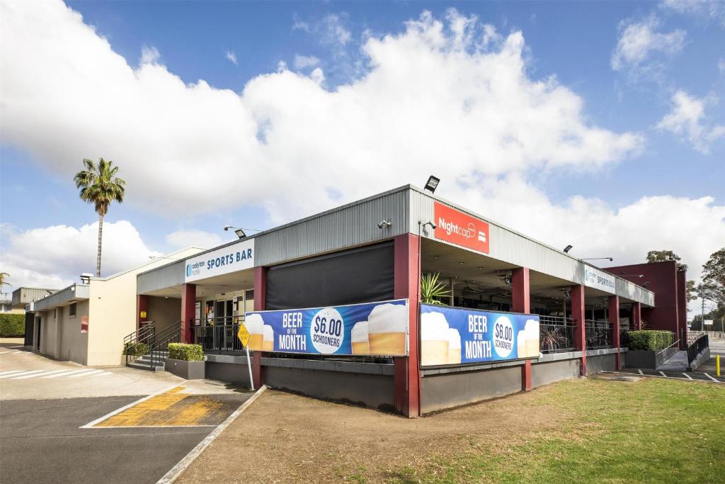 Nightcap at Colyton Hotel