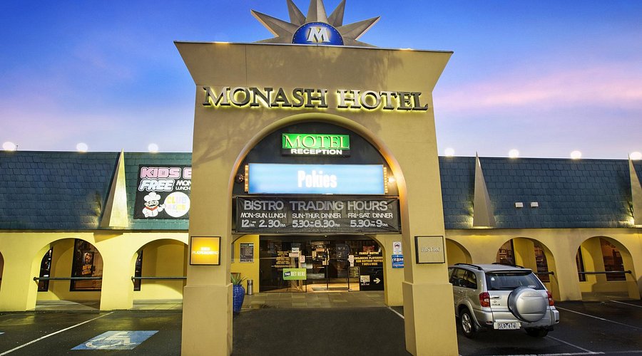 Nightcap at Monash Hotel