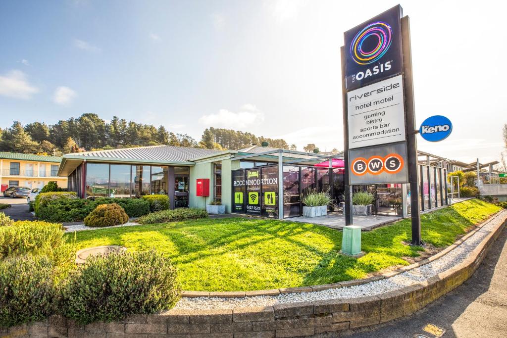 Nightcap at Riverside Hotel