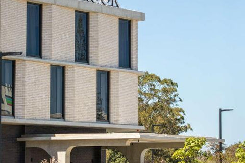 Nightelier Mitchelton (The Brook)