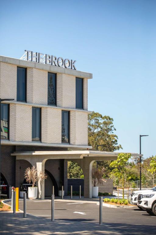 Nightelier Mitchelton (The Brook)