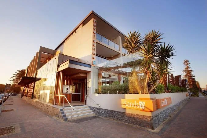 Nightelier Narrabeen (Narrabeen Sands Hotel)